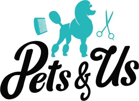Logo de Pets & Us: Peluquería canina en Lugo con un caniche, tijeras y peine